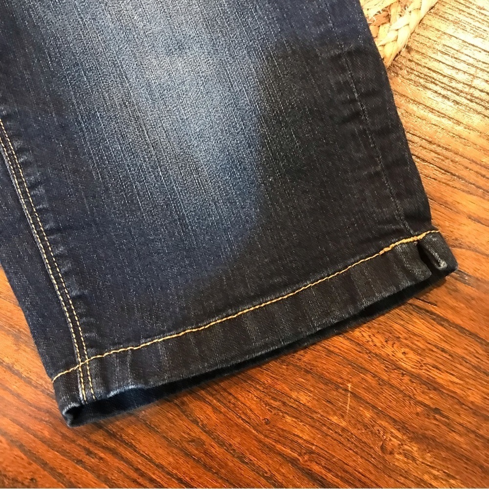 ▪️NEW YORK & COMPANY Denim Shorts - Picture 9 of 11
